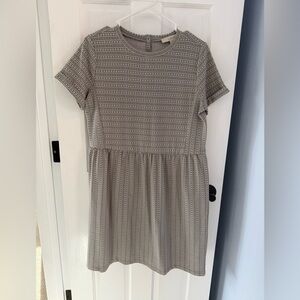 LOFT Gray Geometric Short Sleeve Dress